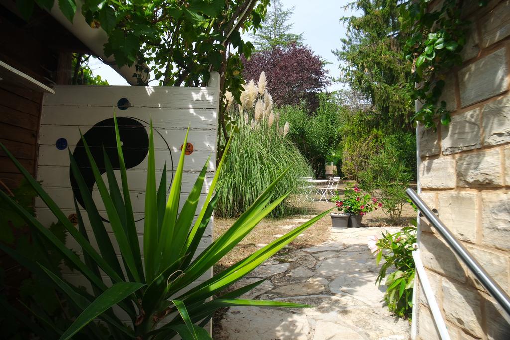 Le Balcon Des Jasses Panzió Espère Kültér fotó