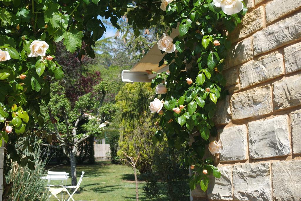 Le Balcon Des Jasses Panzió Espère Kültér fotó