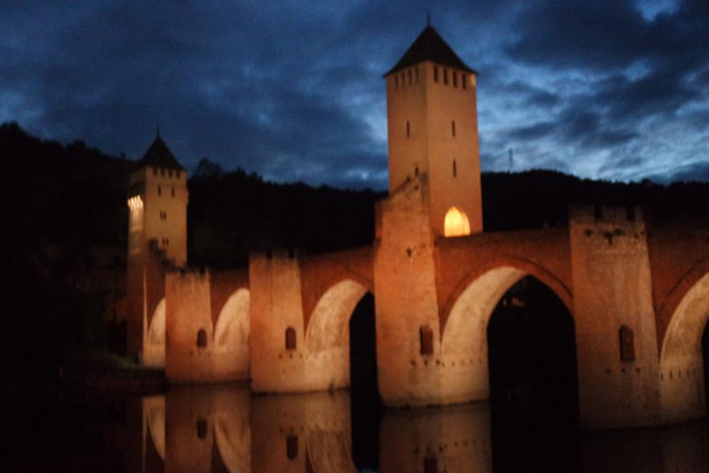 Le Balcon Des Jasses Panzió Espère Kültér fotó